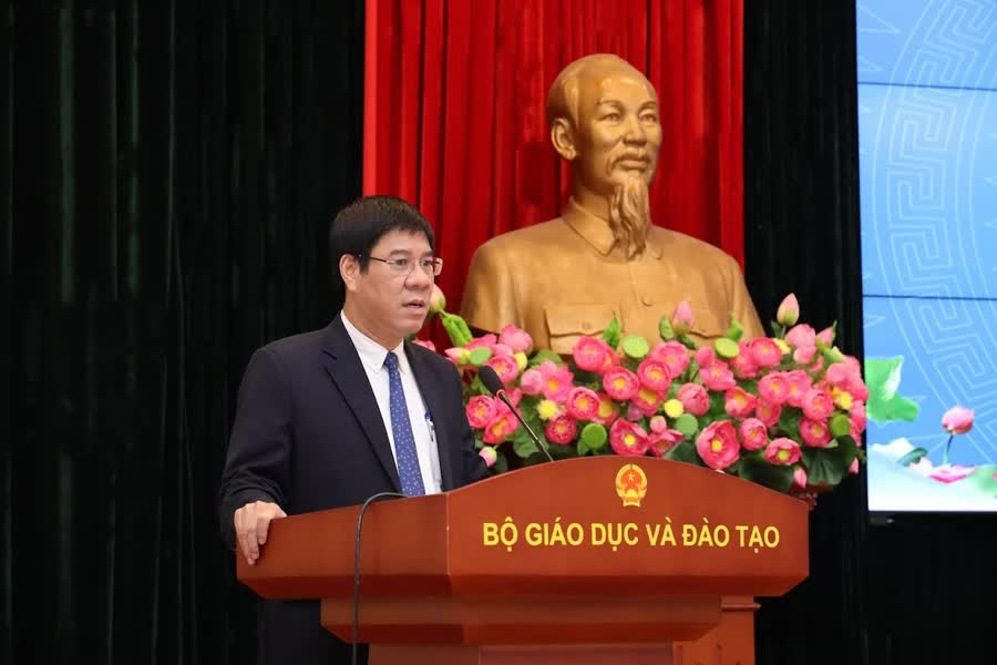 Nhà giáo ưu tú (NGƯT), Giáo sư, Tiến sĩ (GS.TS) Huỳnh Văn Chương, Cục trưởng Cục Quản lý chất lượng (QLCL): Chiến lược nâng cao vị thế giáo dục Việt Nam trên trường quốc tế. 