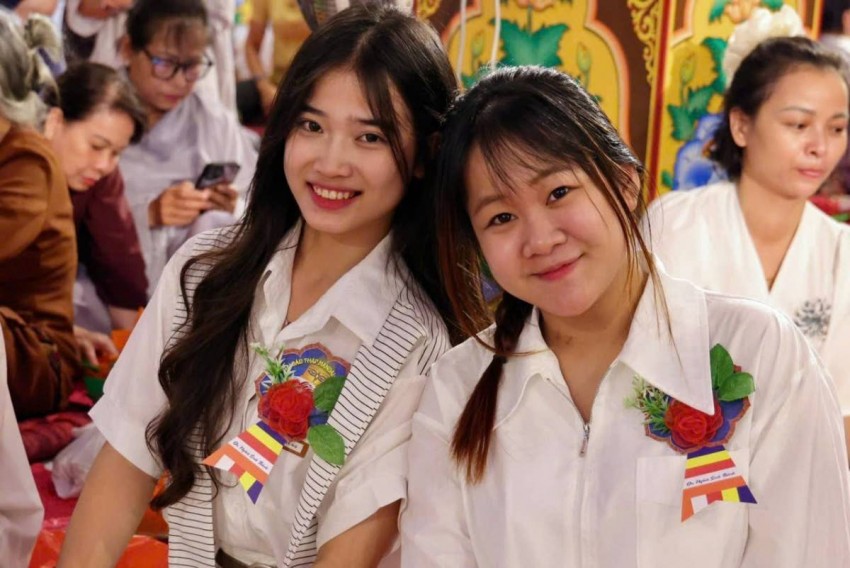 8. Phật tử trẻ về Bảo tháp Mandala Tây Thiên dự lễ 8. Phật tử trẻ về Bảo tháp Mandala Tây Thiên dự lễ