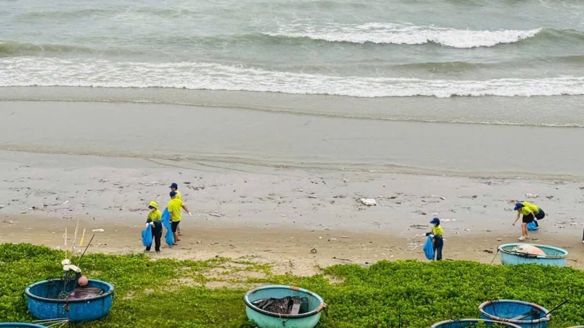 Phường Mũi Né: Ngân hàng Á Châu đồng hành cùng địa phương dọn dẹp môi trường