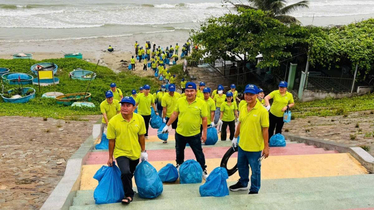 Phường Mũi Né: Ngân hàng Á Châu đồng hành cùng địa phương dọn dẹp môi trường