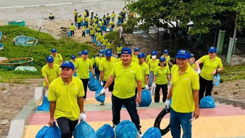 Phường Mũi Né (Lâm Đồng): Ngân hàng Á Châu đồng hành cùng địa phương dọn dẹp môi trường