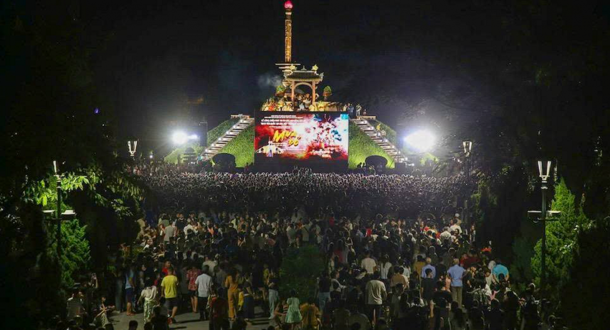 “Mưa đỏ” lan tỏa sức mạnh tri ân, đưa dòng người tìm về Thành Cổ Quảng Trị “Mưa đỏ” lan tỏa sức mạnh tri ân, đưa dòng người tìm về Thành Cổ Quảng Trị