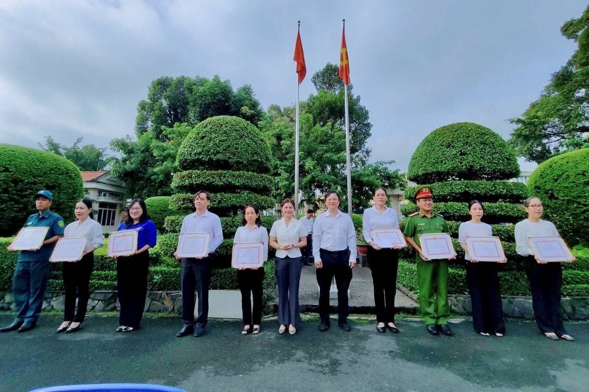 TP. Hồ Chí Minh: Phường Bình Thạnh khen thưởng các điển hình tiêu biểu trong thực hiện mô hình chính quyền địa phương 2 cấp