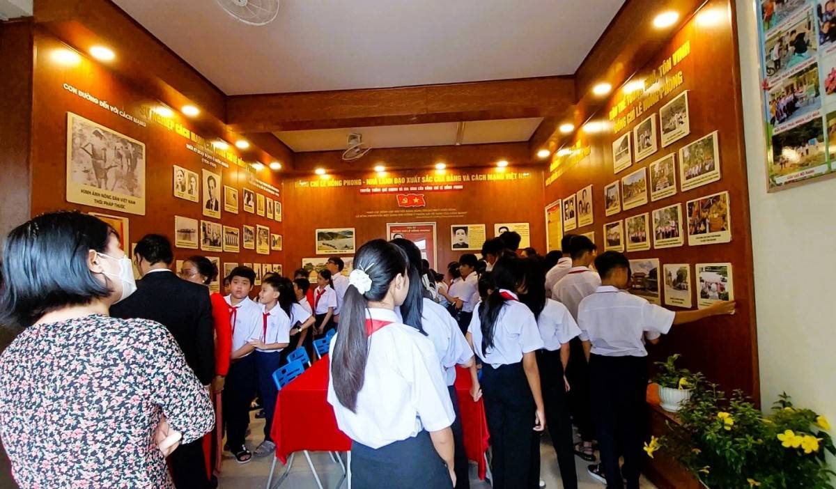 Khánh thành Phòng trưng bày về Tổng Bí thư Lê Hồng Phong tại Trường THCS Lê Hồng Phong, Côn Đảo