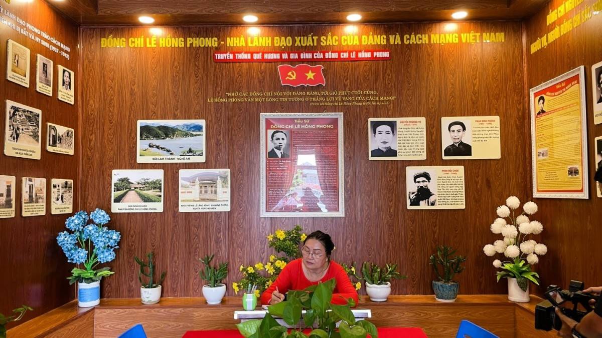 Khánh thành Phòng trưng bày về Tổng Bí thư Lê Hồng Phong tại Trường THCS Lê Hồng Phong, Côn Đảo
