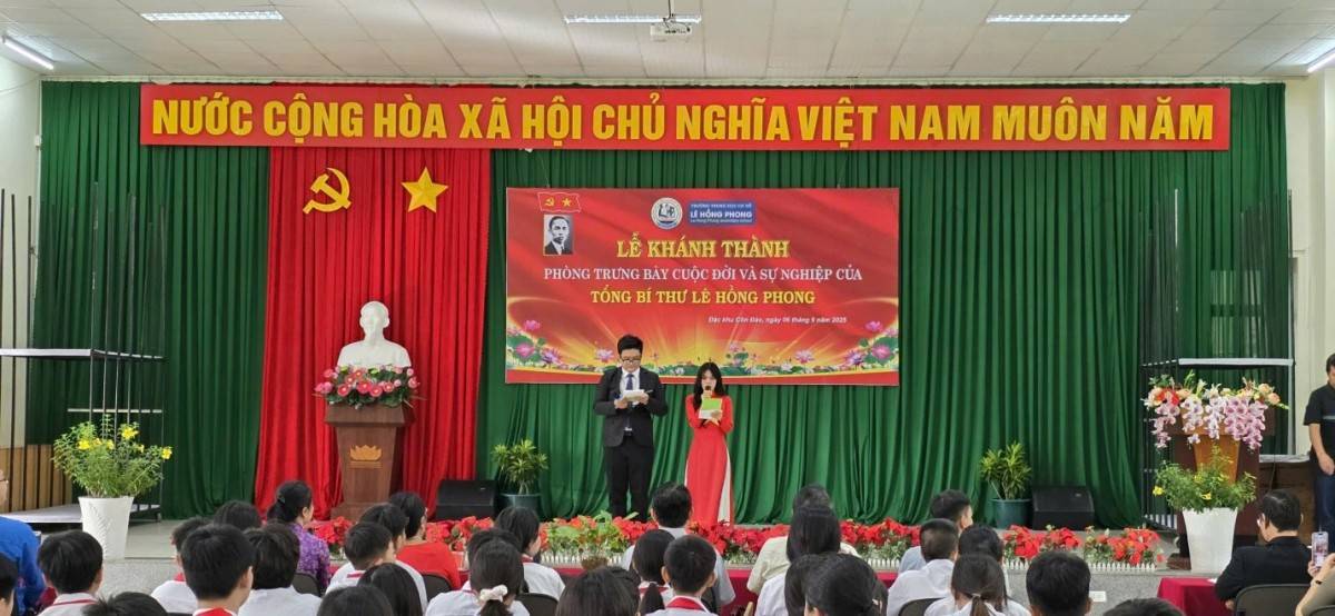 Khánh thành Phòng trưng bày về Tổng Bí thư Lê Hồng Phong tại Trường THCS Lê Hồng Phong, Côn Đảo