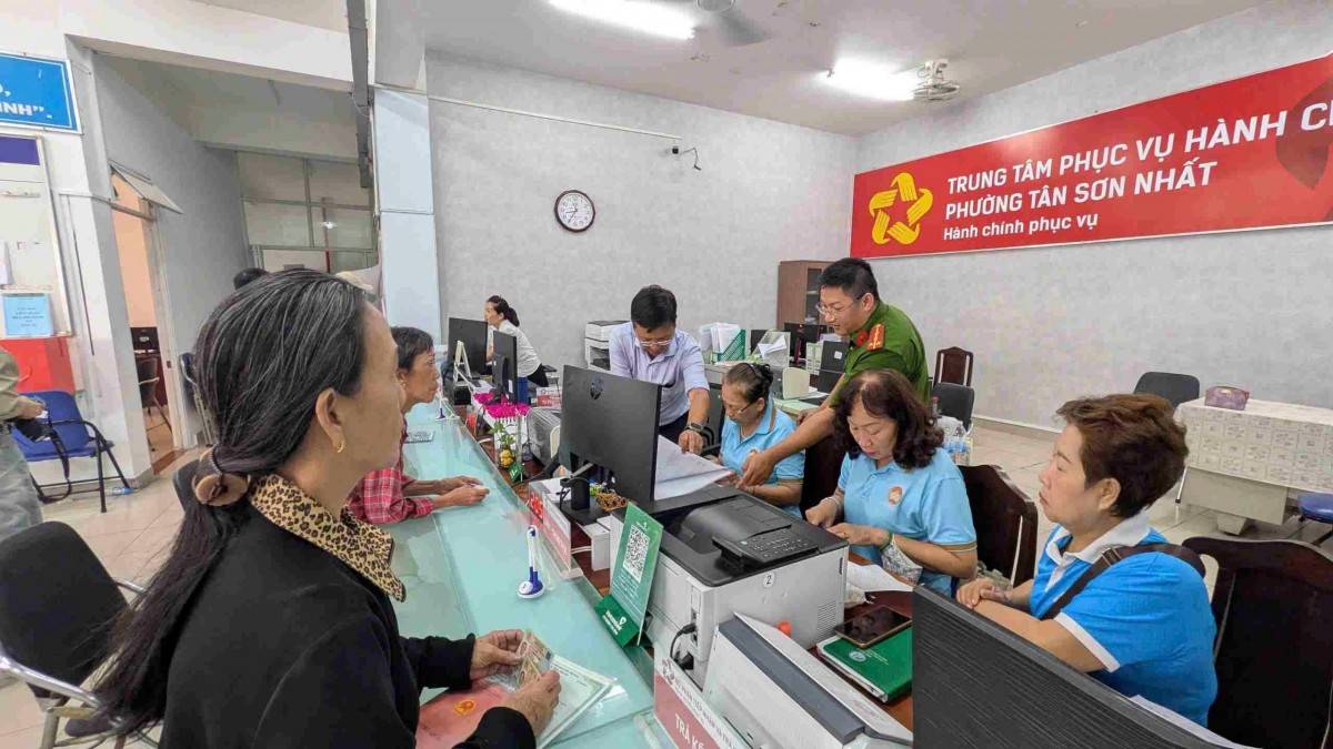 Thành phố cũng mở rộng các mô hình thí điểm cải cách thủ tục hành chính tại các Trung tâm Phục vụ hành chính công cấp tỉnh, cấp xã. Thành phố cũng mở rộng các mô hình thí điểm cải cách thủ tục hành chính tại các Trung tâm Phục vụ hành chính công cấp tỉnh, cấp xã.