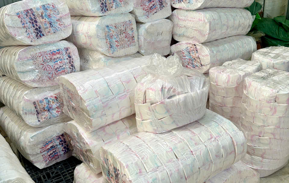 Triệt phá cơ sở sản xuất bỉm trẻ em, băng vệ sinh giả quy mô lớn tại Thái Nguyên Triệt phá cơ sở sản xuất bỉm trẻ em, băng vệ sinh giả quy mô lớn tại Thái Nguyên