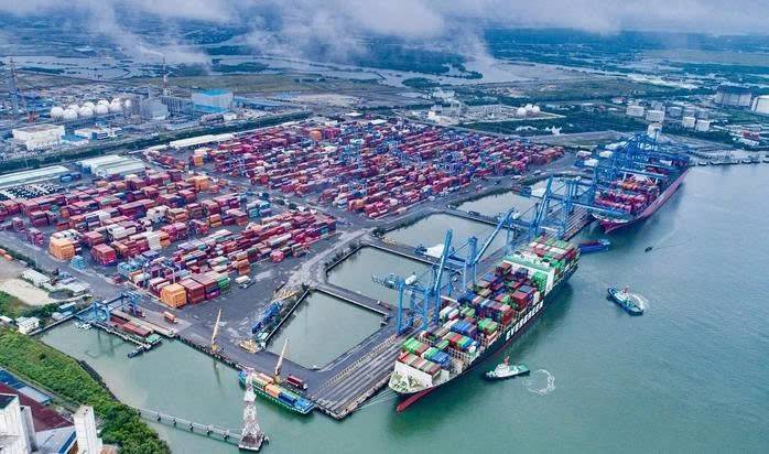 Hình thành Khu Thương mại tự do gắn với cảng biển tại Cái Mép Hạ tạo động lực chiến lược, góp phần nâng tầm vị thế kinh tế biển và logistics của TP HCM. Hình thành Khu Thương mại tự do gắn với cảng biển tại Cái Mép Hạ tạo động lực chiến lược, góp phần nâng tầm vị thế kinh tế biển và logistics của TP HCM.