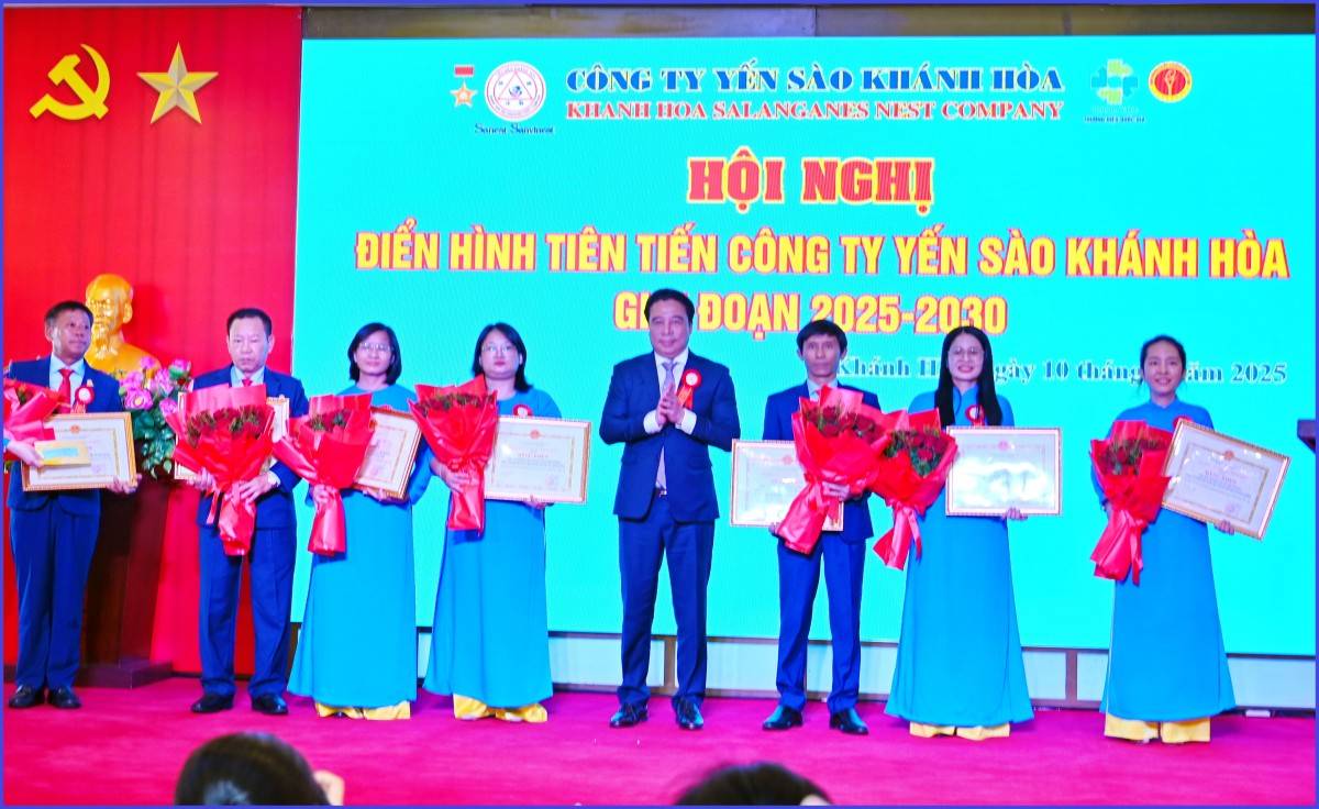 Công Ty Yến Sào Khánh Hòa  Doanh thu 5 năm đạt gần 13.000 tỷ đồng. 7 tháng đầu năm 2025, doanh thu hợp nhất đạt 2.240 tỷ đồng. Công Ty Yến Sào Khánh Hòa  Doanh thu 5 năm đạt gần 13.000 tỷ đồng. 7 tháng đầu năm 2025, doanh thu hợp nhất đạt 2.240 tỷ đồng.