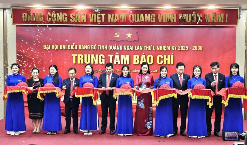 Cũng trong chiều ngày 10/9, Tiểu ban Tuyên truyền và Phục vụ Đại hội Đại biểu Đảng bộ tỉnh Quảng Ngãi lần thứ I, nhiệm kỳ 2025 - 2030 khai trương Trung tâm Báo chí phục vụ Đại hội. Trung tâm này bố trí khu vực làm việc cho khoảng 80 phóng viên tham gia tác nghiệp với cơ sở vật chất hiện đại Cũng trong chiều ngày 10/9, Tiểu ban Tuyên truyền và Phục vụ Đại hội Đại biểu Đảng bộ tỉnh Quảng Ngãi lần thứ I, nhiệm kỳ 2025 - 2030 khai trương Trung tâm Báo chí phục vụ Đại hội. Trung tâm này bố trí khu vực làm việc cho khoảng 80 phóng viên tham gia tác nghiệp với cơ sở vật chất hiện đại