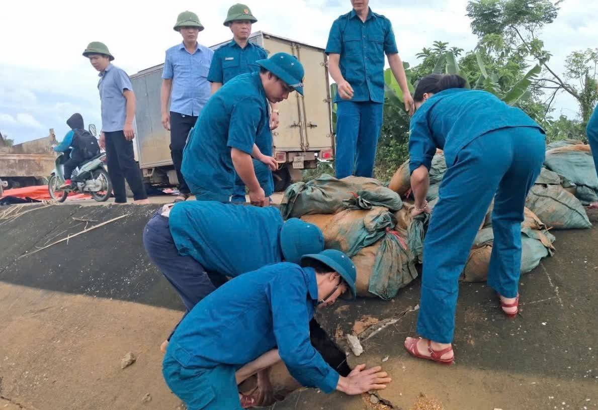 Thanh Hóa: Bờ sông Bưởi và tuyến đê bao Thạch Định sạt lở nghiêm trọng