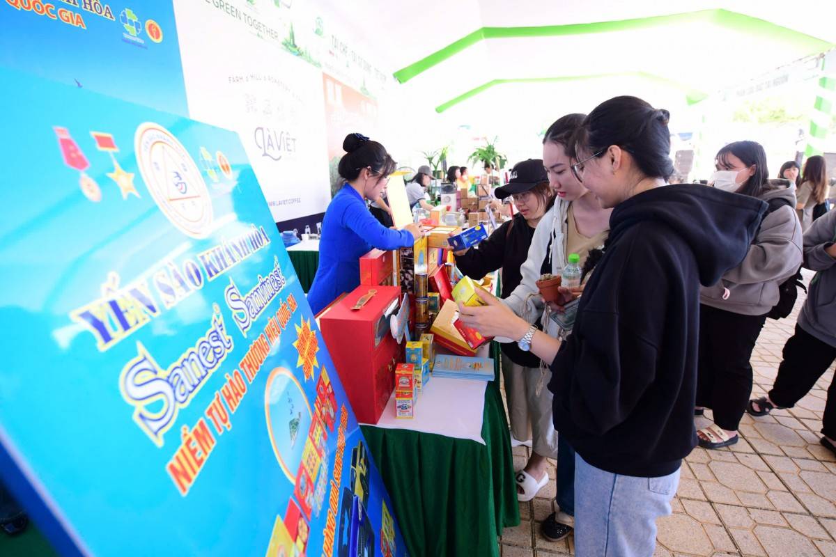 Khánh Hòa: Sôi động, hấp dẫn từ trải nghiệm xanh đến điểm đến xanh Khánh Hòa: Sôi động, hấp dẫn từ trải nghiệm xanh đến điểm đến xanh