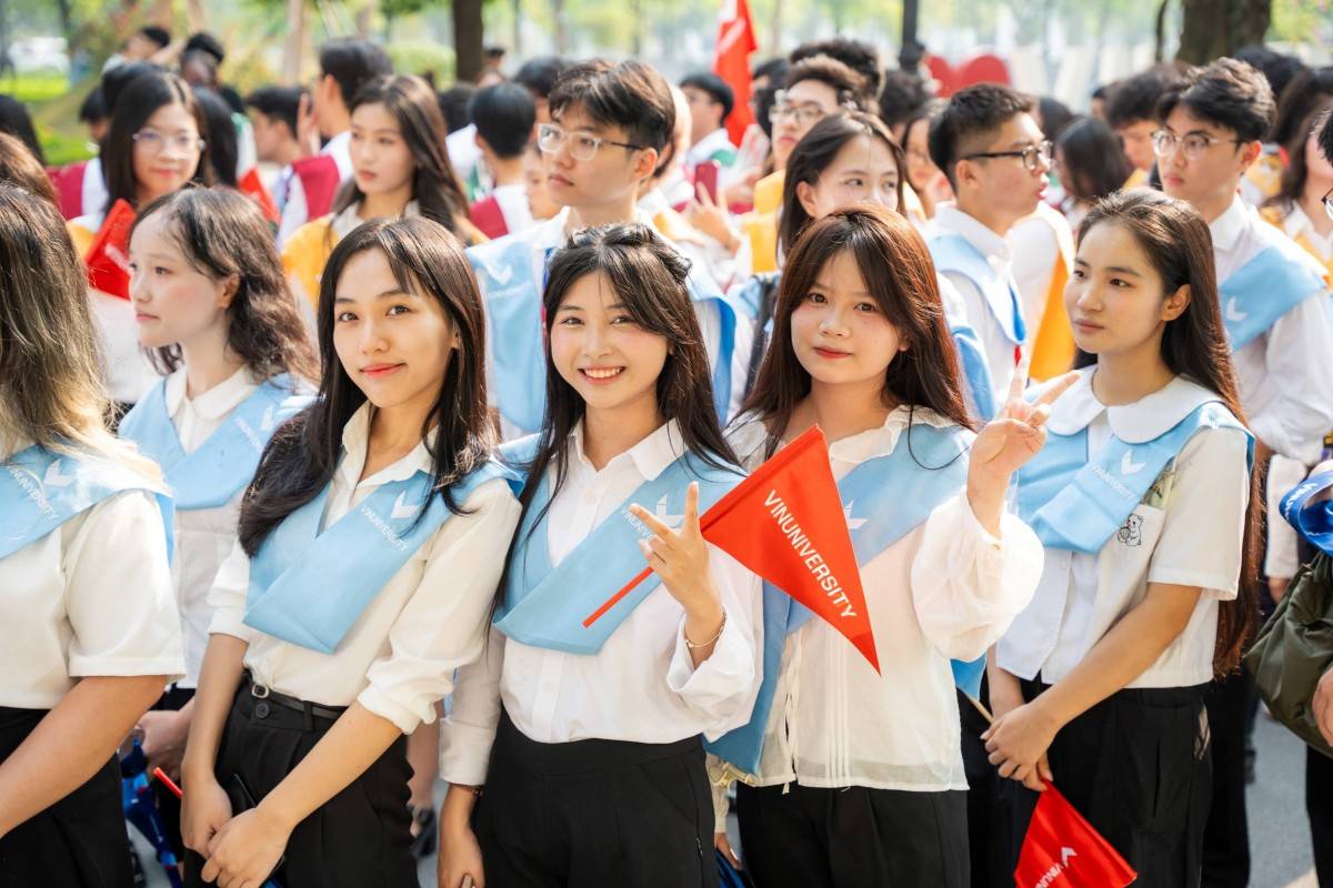 Các tân sinh viên của VinUni hân hoan trong ngày tựu trường đầu tiên Các tân sinh viên của VinUni hân hoan trong ngày tựu trường đầu tiên