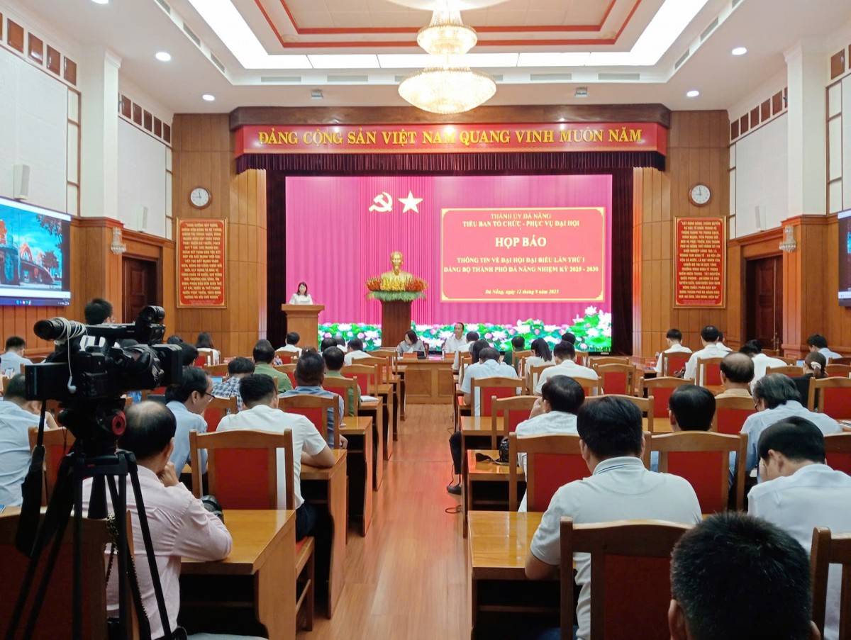 Quang cảnh buổi họp báo.