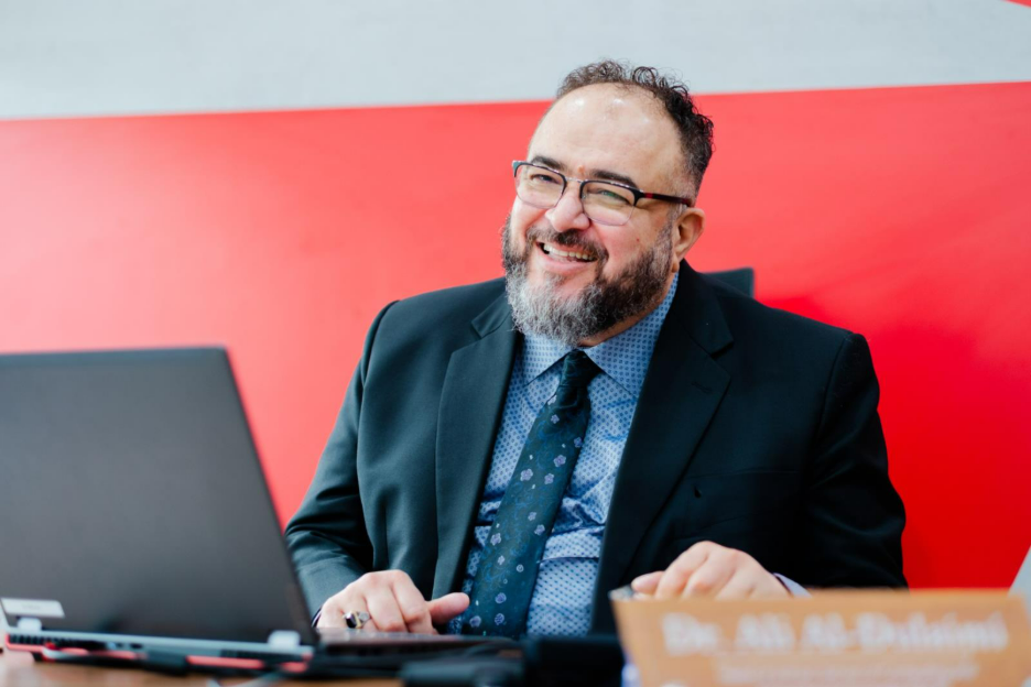 Vị Phó Giáo sư bỏ “xứ sở giàu nhất thế giới” sang Việt Nam bồi dưỡng tài năng công nghệ