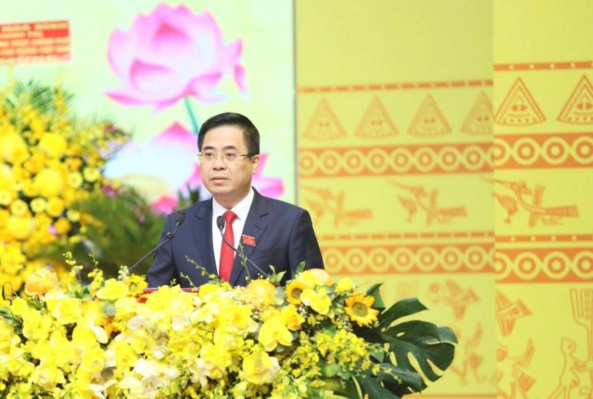 Phó Bí thư Tỉnh ủy, Chủ tịch UBND tỉnh Nguyễn Hoàng Giang trình bày dự thảo Chương trình hành động thực hiện Nghị quyết Đại hội đại biểu Đảng bộ tỉnh lần thứ I, nhiệm kỳ 2025 - 2030. Phó Bí thư Tỉnh ủy, Chủ tịch UBND tỉnh Nguyễn Hoàng Giang trình bày dự thảo Chương trình hành động thực hiện Nghị quyết Đại hội đại biểu Đảng bộ tỉnh lần thứ I, nhiệm kỳ 2025 - 2030.