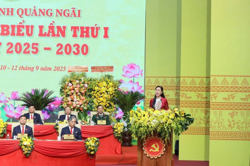 Ủy viên Trung ương Đảng, Bí thư Tỉnh ủy Bùi Thị Quỳnh Vân phát biểu bế mạc đại hội. Ủy viên Trung ương Đảng, Bí thư Tỉnh ủy Bùi Thị Quỳnh Vân phát biểu bế mạc đại hội.