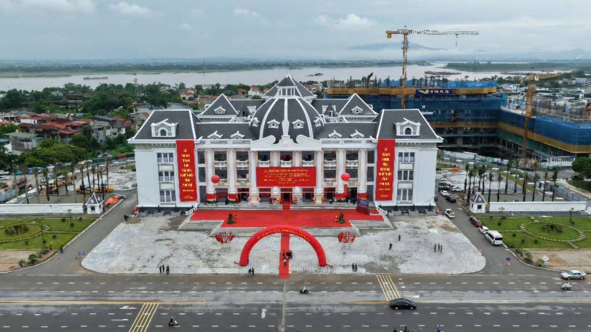 Phú Thọ tăng tốc giải ngân vốn đầu tư công, hướng tới nhóm 10 tỉnh dẫn đầu Phú Thọ tăng tốc giải ngân vốn đầu tư công, hướng tới nhóm 10 tỉnh dẫn đầu