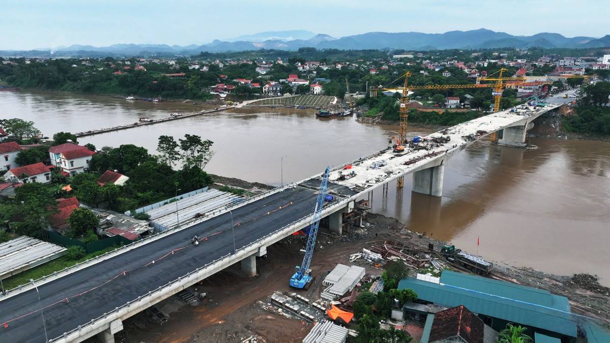 Phú Thọ tăng tốc giải ngân vốn đầu tư công, hướng tới nhóm 10 tỉnh dẫn đầu Phú Thọ tăng tốc giải ngân vốn đầu tư công, hướng tới nhóm 10 tỉnh dẫn đầu