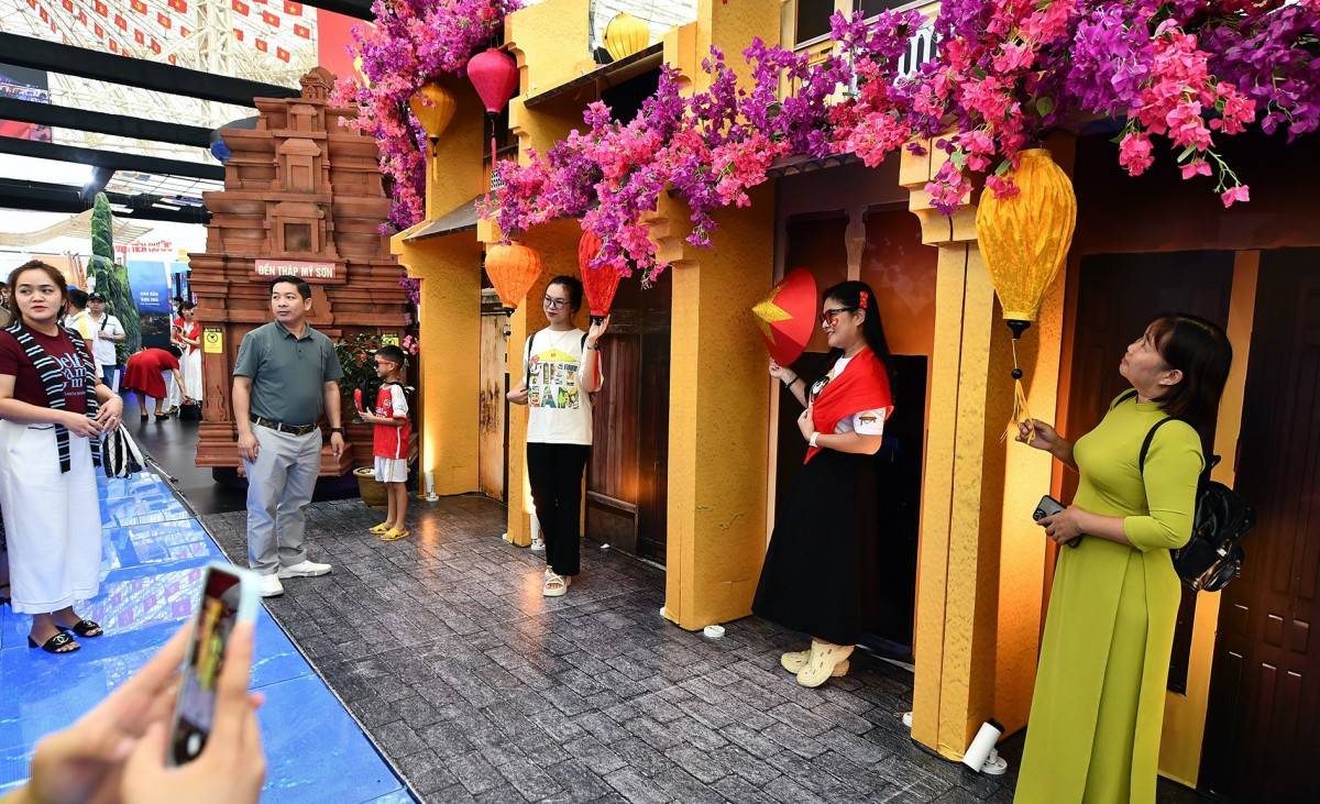 Hơn 10.000 suất ăn đậm vị Sài Gòn mời người dân Hà Nội thưởng thức miễn phí tại A80 Hơn 10.000 suất ăn đậm vị Sài Gòn mời người dân Hà Nội thưởng thức miễn phí tại A80