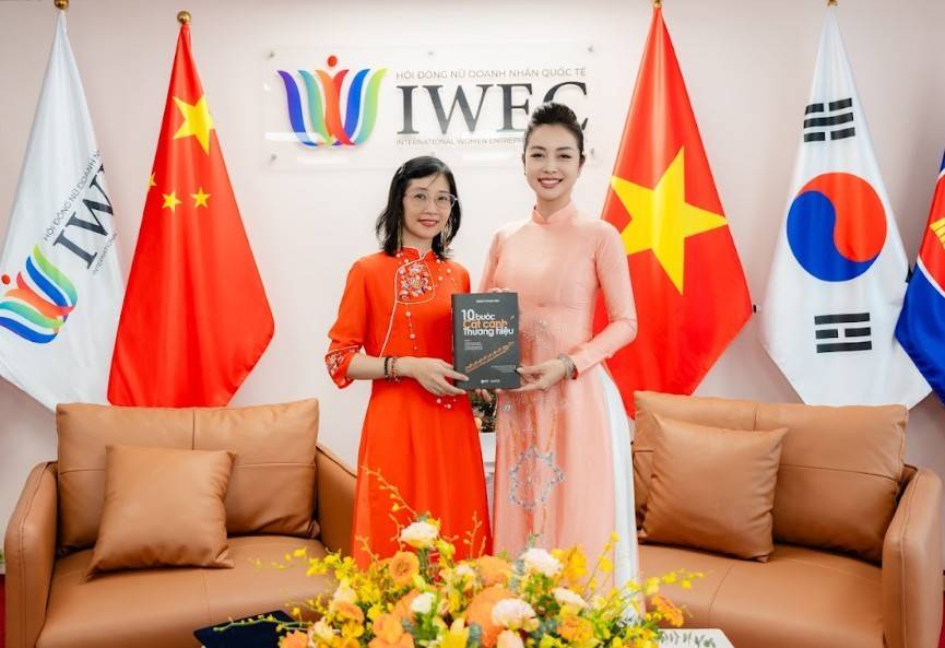 Doanh nhân, Hoa hậu Jennifer Phạm chia sẻ tâm đắc về cuốn sách của Chuyên gia Đặng Thanh Vân đã mang đến nhiều kiến thức bổ ích cho cộng đồng doanh nghiệp Việt.