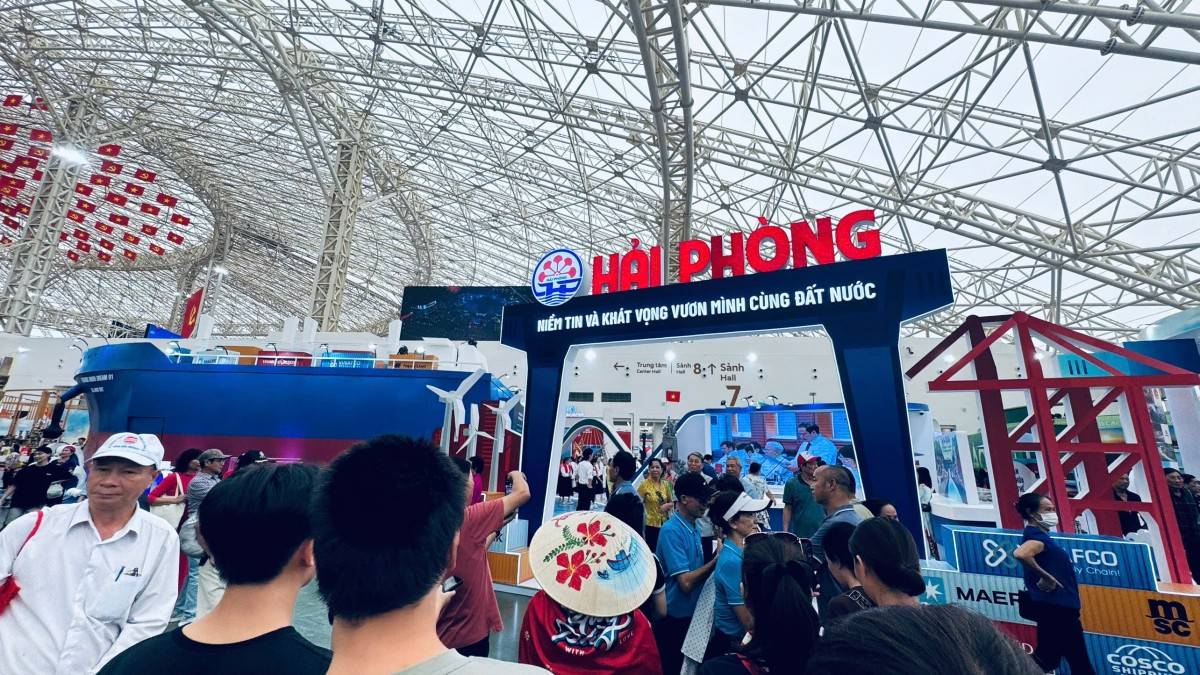 Chỉ sau hai tuần mở cửa, riêng khu triển lãm của thành phố Hải Phòng tại Trung tâm Triển lãm Quốc gia đã thu hút khoảng 600.000 lượt khách tham quan.