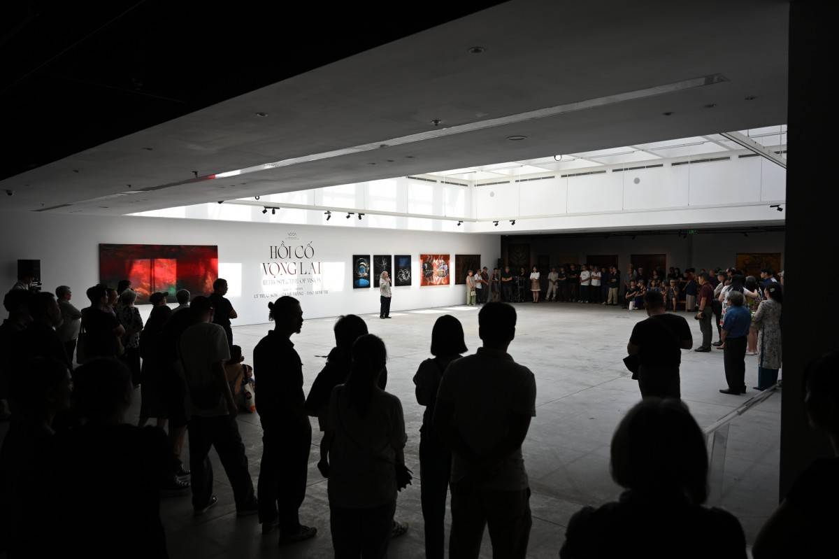 Đông đảo gia đình, bạn bè, các thế hệ nghệ sĩ và công chúng yêu nghệ thuật đã đến dự lễ khai mạc Triển lãm.
