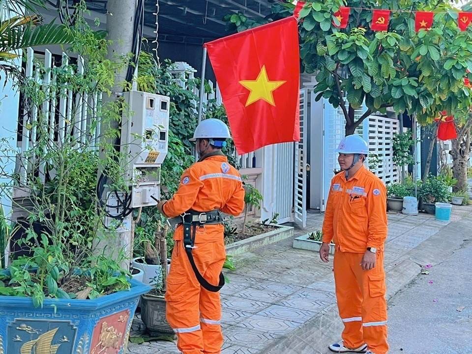 EVNNPC: Giữ dòng điện sáng trong mưa bão, nỗ lực hoàn thành mục tiêu năm 2025 EVNNPC: Giữ dòng điện sáng trong mưa bão, nỗ lực hoàn thành mục tiêu năm 2025