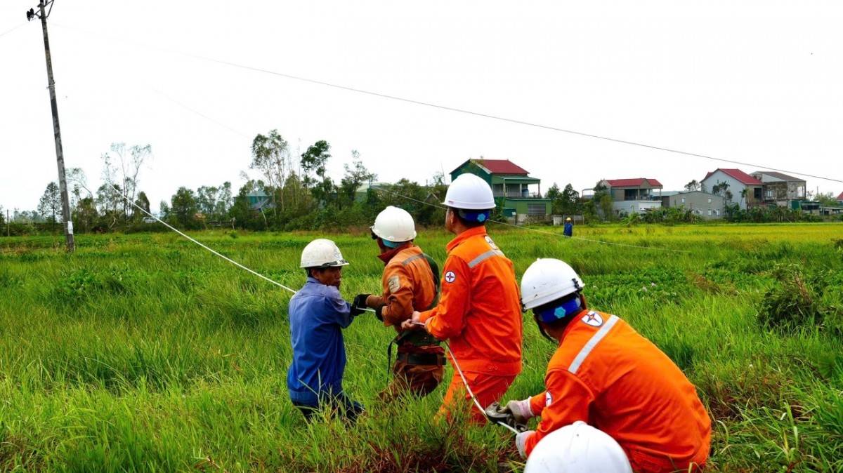 EVNNPC: Giữ dòng điện sáng trong mưa bão, nỗ lực hoàn thành mục tiêu năm 2025 EVNNPC: Giữ dòng điện sáng trong mưa bão, nỗ lực hoàn thành mục tiêu năm 2025