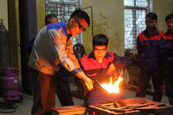 Formosa Hà Tĩnh “trao cần câu” cho người lao động Formosa Hà Tĩnh “trao cần câu” cho người lao động