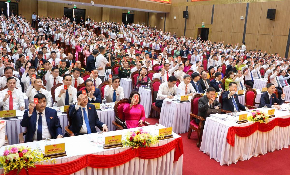 Các đại biểu tham dự đã tiến hành bầu Đoàn Chủ tịch, Đoàn Thư ký và Ban Thẩm tra tư cách đại biểu 