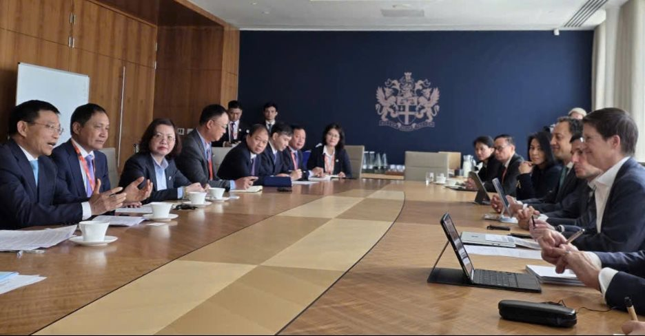 Bộ trưởng Bộ Tài chính làm việc với lãnh đạo Sở Giao dịch Chứng khoán London và FTSE Russell Bộ trưởng Bộ Tài chính làm việc với lãnh đạo Sở Giao dịch Chứng khoán London và FTSE Russell