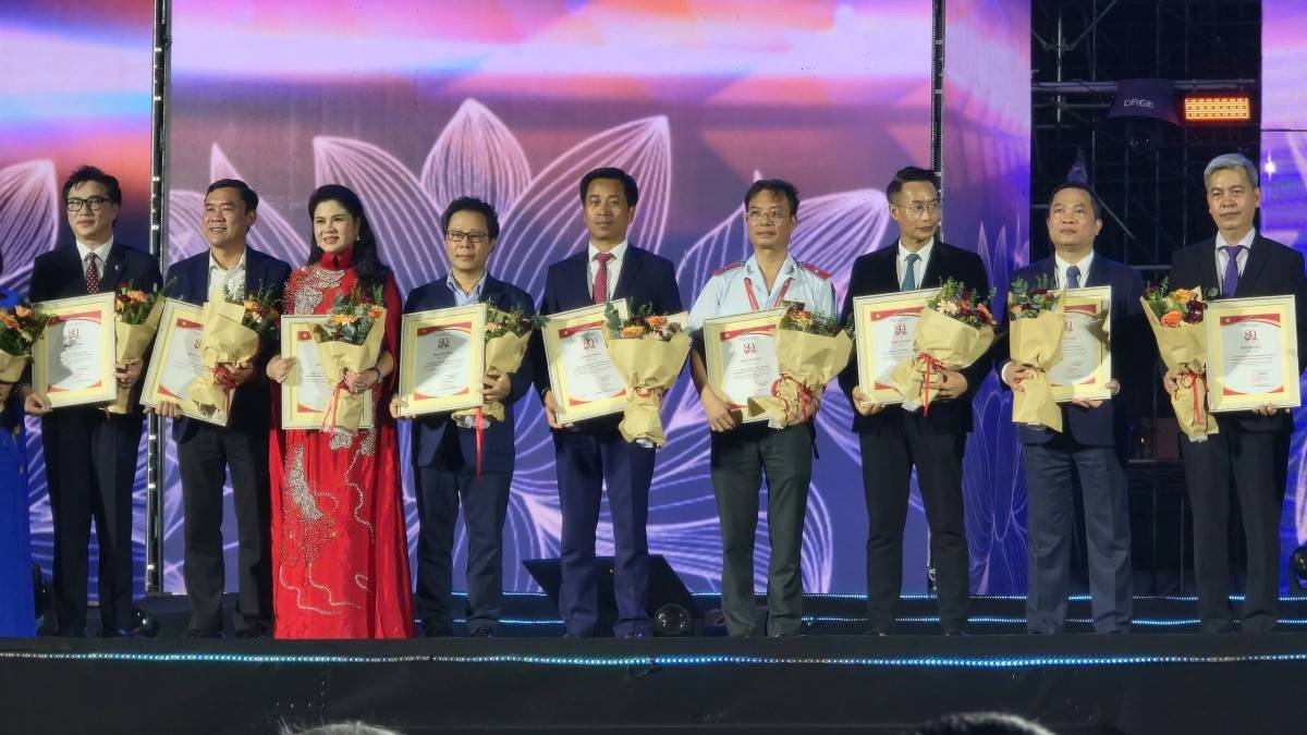 Hải Phòng vinh dự nhận Bằng khen của Thủ tướng tại Triển lãm thành tựu Đất nước