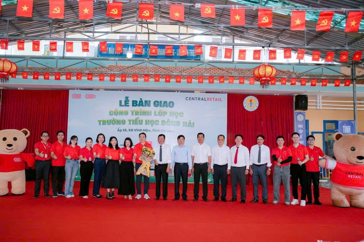 Central Retail Việt Nam bàn giao công trình lớp học trị giá gần 2,3 tỷ đồng cho Trường Tiểu học Đông Hải tại tỉnh Cà Mau