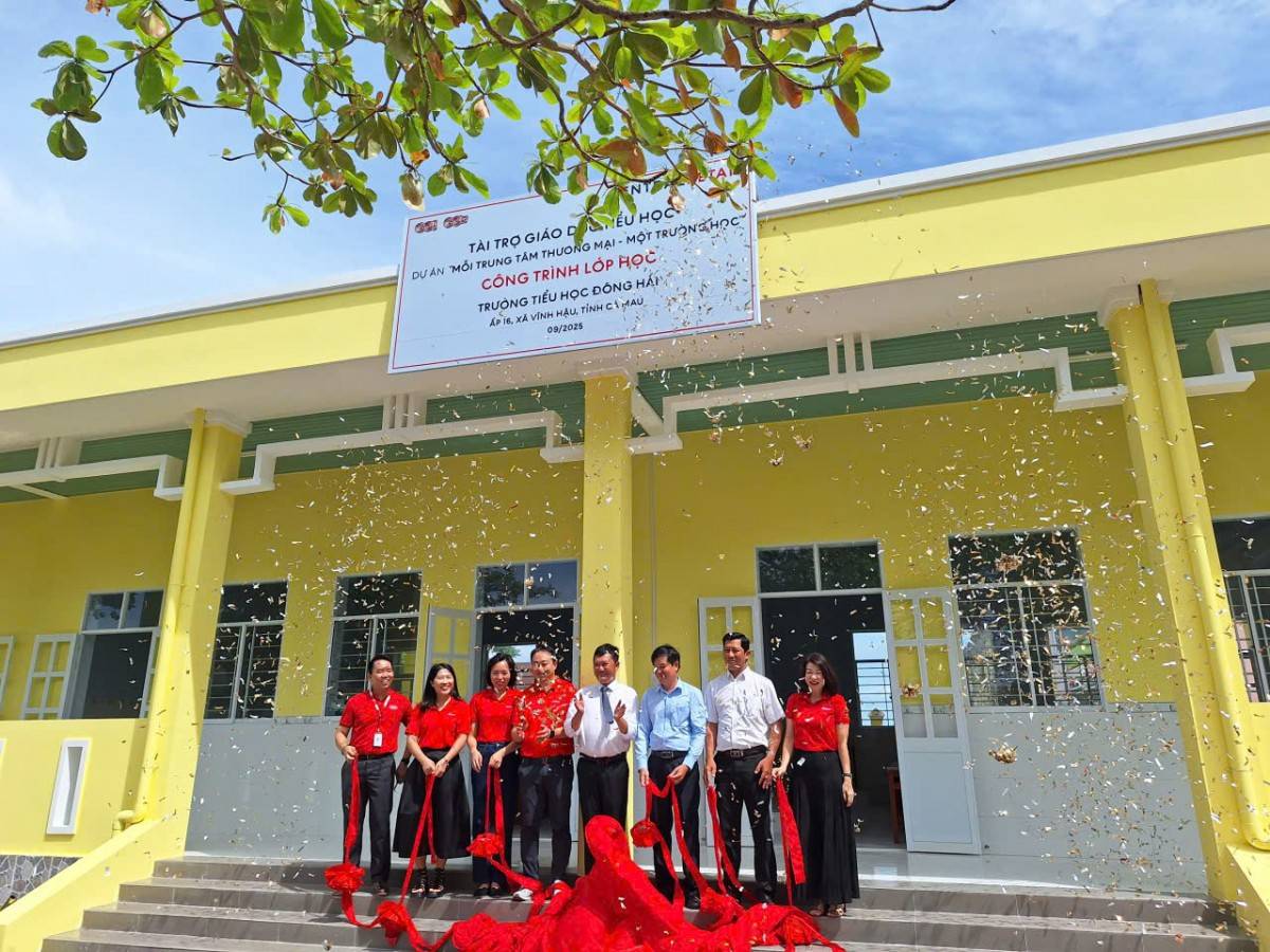 Central Retail Việt Nam bàn giao công trình lớp học trị giá gần 2,3 tỷ đồng cho Trường Tiểu học Đông Hải tại tỉnh Cà Mau