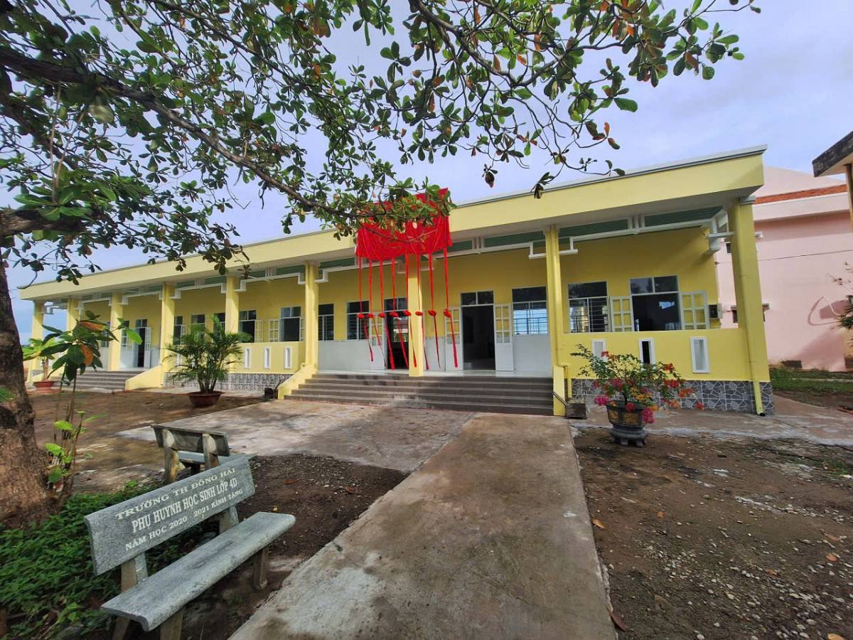 Central Retail Việt Nam bàn giao công trình lớp học trị giá gần 2,3 tỷ đồng cho Trường Tiểu học Đông Hải tại tỉnh Cà Mau