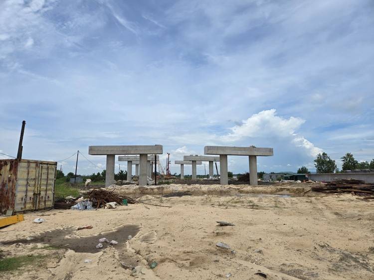 Dự án Đường Hoàng Sa - Dốc Sỏi có tổng vốn đầu tư 3.500 tỷ đồng, được khởi công xây dựng cuối tháng 12/2023, theo kế hoạch hoàn thành vào tháng 12/2025.