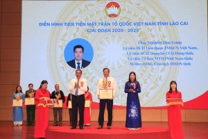 Chủ tịch Hiệp hội Doanh nghiệp tỉnh Lào Cai nhận Bằng khen tại Hội nghị điển hình tiên tiến MTTQ tỉnh