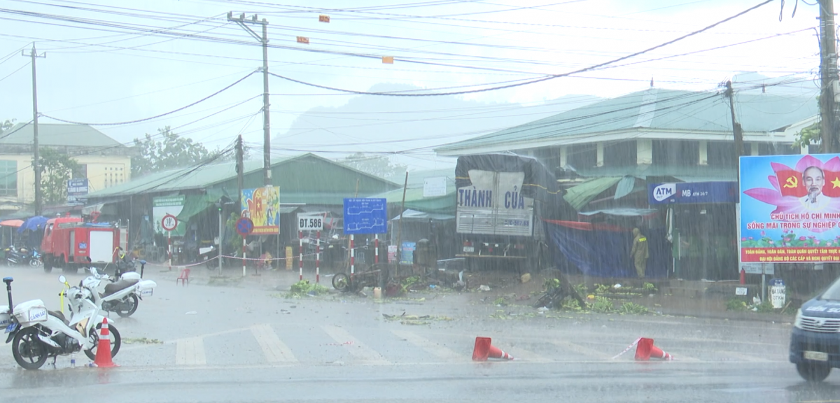 Quảng Trị: Xe tải mất phanh gây tai nạn đặc biệt nghiêm trọng ở Lao Bảo