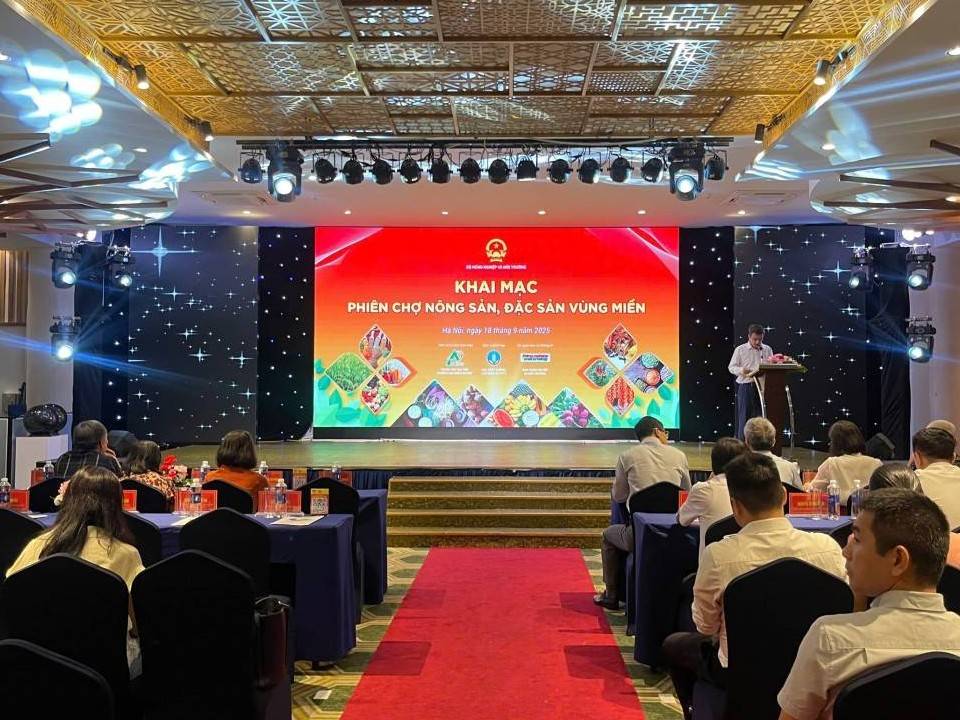 Phiên chợ nông sản, đặc sản vùng miền 2025 thu hút 60 gian hàng trên diện tích 1.000m²