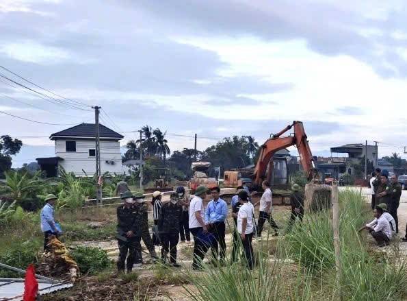 Xã Trung Chính (Thanh Hóa) tổ chức cưỡng chế thu hồi đất phục vụ dự án cải tạo, nâng cấp dự án đường sắt Bắc – Nam