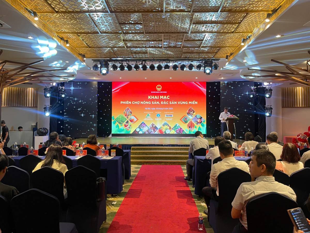 Phiên chợ nông sản, đặc sản vùng miền 2025 thu hút 60 gian hàng trên diện tích 1.000m²