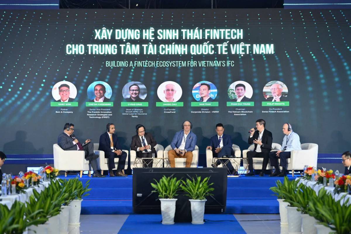 Chủ tịch Hiệp hội Blockchain & Tài sản số Việt Nam Phan Đức Trung, thảo luận với các chuyên gia hàng đầu thế giới để xây dựng hệ sinh thái Fintech cho Việt Nam.