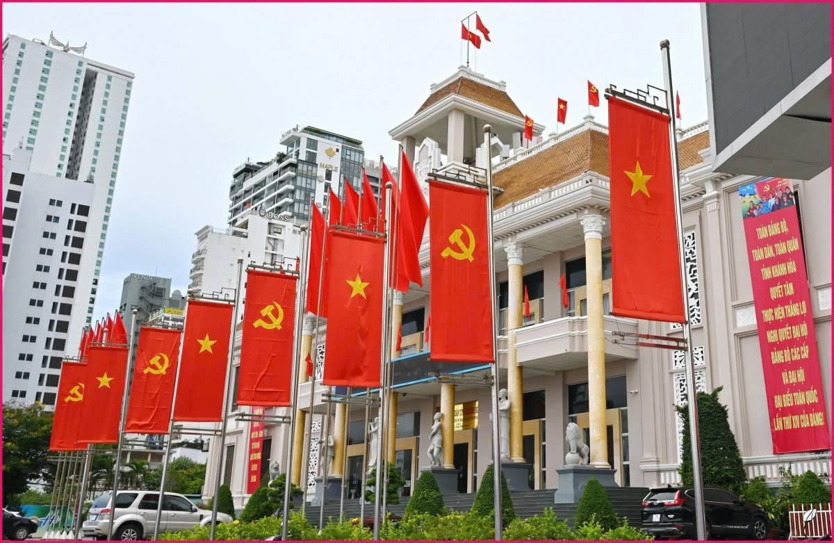 Khánh Hòa: Cờ Đảng, cờ Tổ quốc tung bay rực rỡ chào đón Đại hội Đảng