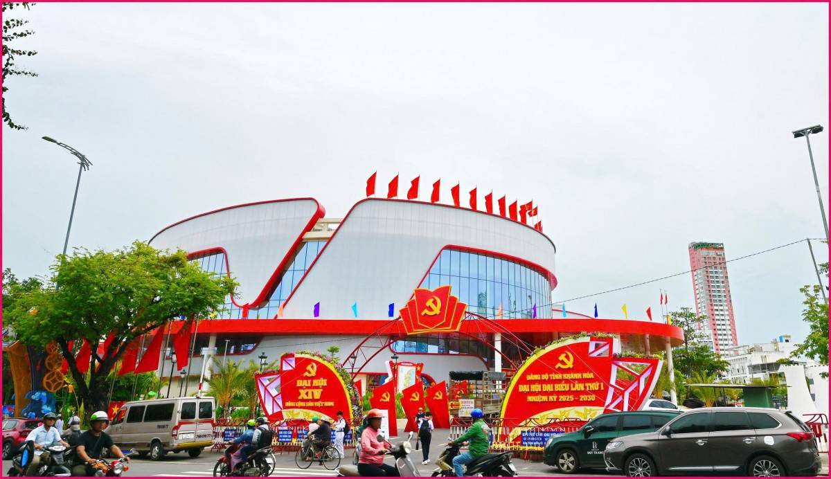 Khánh Hòa: Cờ Đảng, cờ Tổ quốc tung bay rực rỡ chào đón Đại hội Đảng