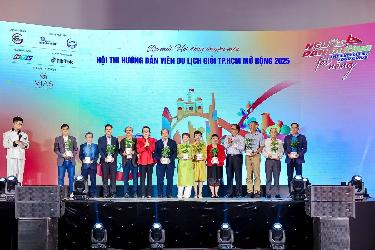 Ra mắt Hội đồng chuyên môn Hội thi