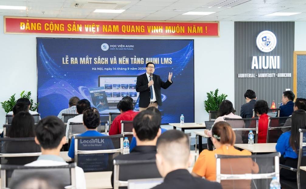 Thạc sĩ Nguyễn Đức Long, giám đốc Học viện AIUni chia sẻ bộ đôi sản phẩm AI chiến lược