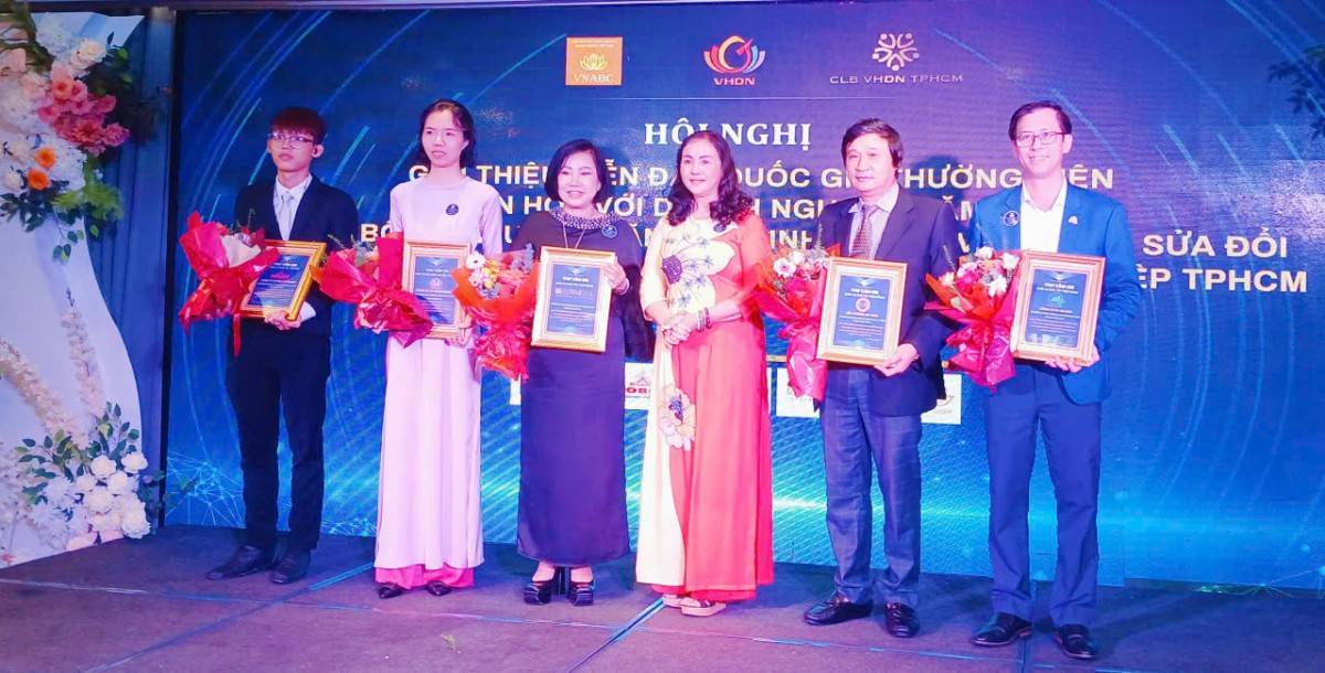 Chủ tịch CLB VHDN TP.HCM cám ơn các đơn vị tài trợ cho sự kiện