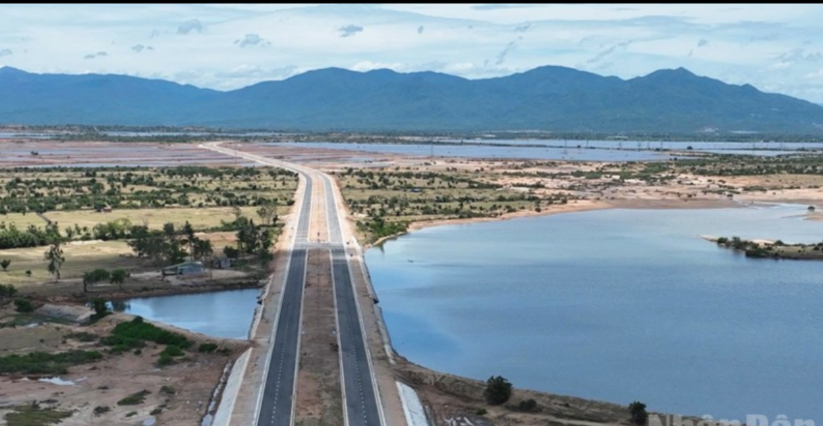 Khánh Hòa: 4 công trình được khởi công khánh thành, gắn biển chào mừng Đại hội Đại biểu Đảng bộ tỉnh